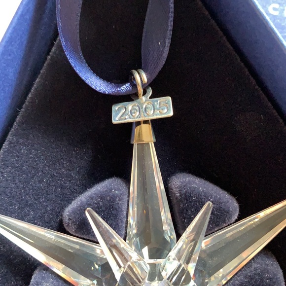 Swarovski 2005 Annual Snowflake Christmas Ornament - Picture 2 of 5